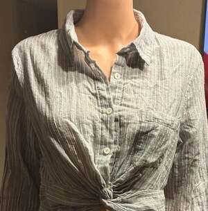 Cici Grey Striped Front Twist Cropped Button Down Shirt Size L